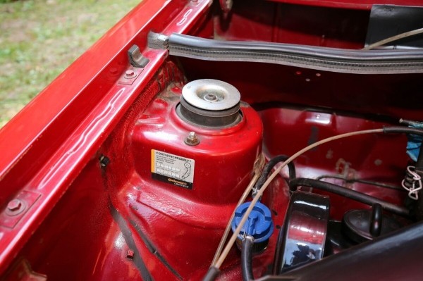 «В родной краске и на ходу!» В Беларуси нашли 40-летнюю VW Jetta, которая не видела сварки