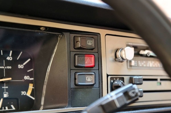 «В родной краске и на ходу!» В Беларуси нашли 40-летнюю VW Jetta, которая не видела сварки