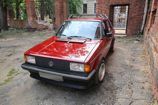 «В родной краске и на ходу!» В Беларуси нашли 40-летнюю VW Jetta, которая не видела сварки