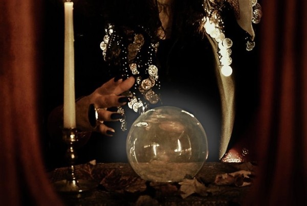 В Гомеле мать хочет наказать гадалку, к которой обратилась дочь