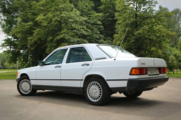 По прозвищу Baby-Benz. Показываем идеально сохранившийся Mercedes W201