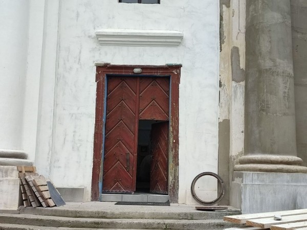 Ведутся наружные работы по покраске церкви Воздвижения Креста Господня в агрогородке Вистычи Брестского района Ведутся наружные работы по покраске церкви Воздвижения Креста Господня в агрогородке Вистычи Брестского района