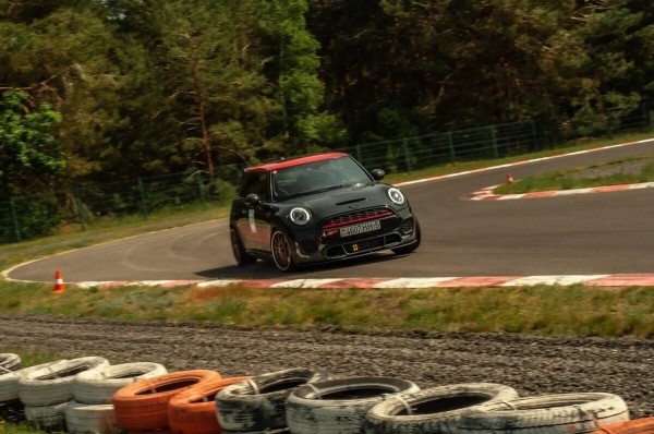 Быстрые машины на гоночной трассе. Брест примет третий этап чемпионата Республики Беларусь по time-attack Быстрые машины на гоночной трассе. Брест примет третий этап чемпионата Республики Беларусь по time-attack