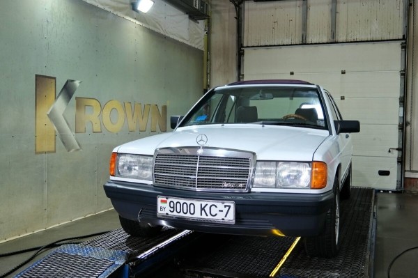 По прозвищу Baby-Benz. Показываем идеально сохранившийся Mercedes W201