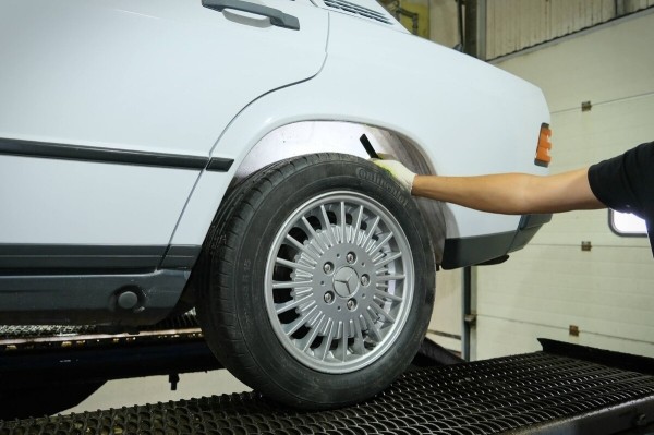 По прозвищу Baby-Benz. Показываем идеально сохранившийся Mercedes W201