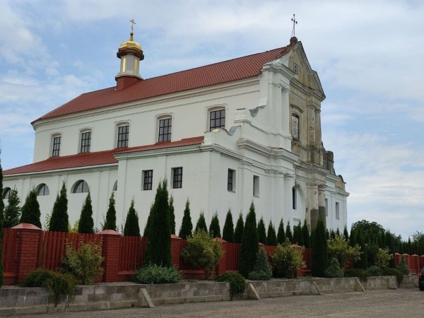 Ведутся наружные работы по покраске церкви Воздвижения Креста Господня в агрогородке Вистычи Брестского района Ведутся наружные работы по покраске церкви Воздвижения Креста Господня в агрогородке Вистычи Брестского района