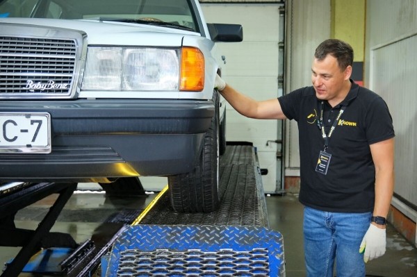 По прозвищу Baby-Benz. Показываем идеально сохранившийся Mercedes W201