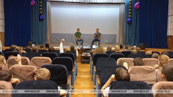 Начинал тренировки в самодельном спортзале. Виктор Братченя рассказал детям о своем пути к успеху Начинал тренировки в самодельном спортзале. Виктор Братченя рассказал детям о своем пути к успеху