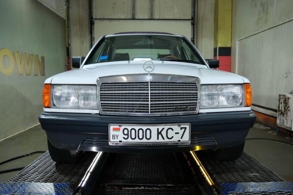 По прозвищу Baby-Benz. Показываем идеально сохранившийся Mercedes W201
