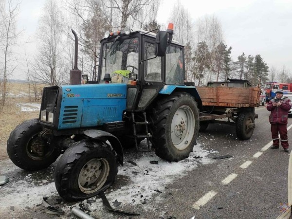 С маршруткой столкнулись два трактора, 21 человек доставлен в больницу. Кого считают виновником?