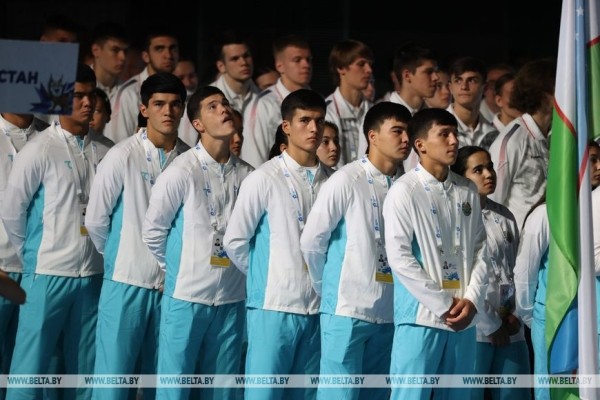 Зажигательные танцы и спортивное братство. В Бресте драйвово открыли турнир по гандболу Зажигательные танцы и спортивное братство. В Бресте драйвово открыли турнир по гандболу