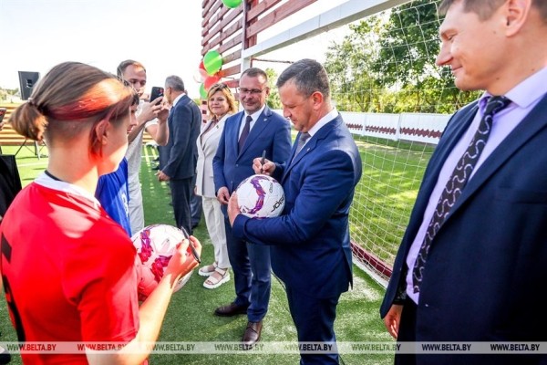 Заинтересовать спортом и найти таланты. Площадку для игры в мини-футбол открыли в Городище Барановичского района Заинтересовать спортом и найти таланты. Площадку для игры в мини-футбол открыли в Городище Барановичского района