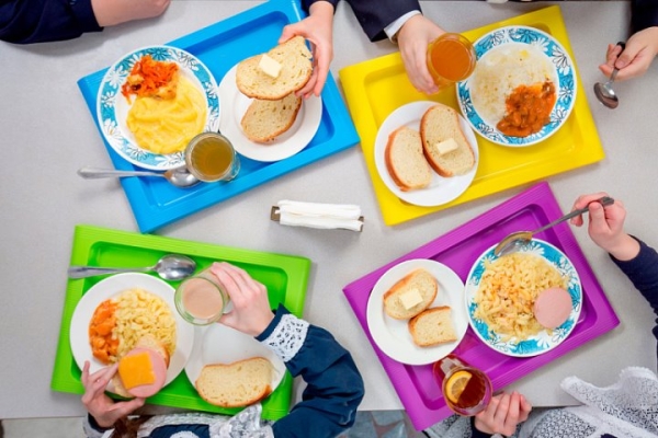 Никакого фастфуда, но со шведским столом &ndash; в школах снова меняют формат питания