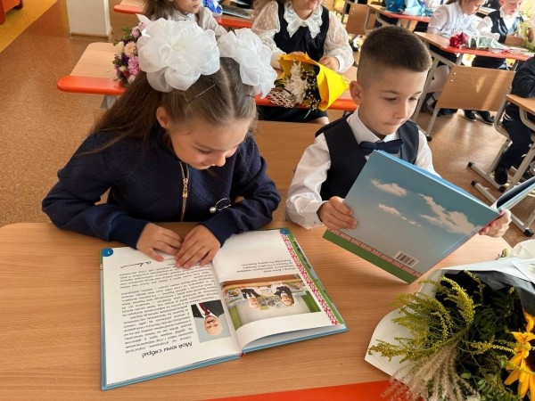 Глава Бреста принял участие в торжественной линейке в ГУО «Средняя школа №27 имени Героя Советского Союза И.П.Барсукова» Глава Бреста принял участие в торжественной линейке в ГУО «Средняя школа №27 имени Героя Советского Союза И.П.Барсукова»