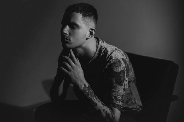 Жил в притоне и сдавал бутылки: как сирота вырвался из замкнутого круга Жил в притоне и сдавал бутылки: как сирота вырвался из замкнутого круга