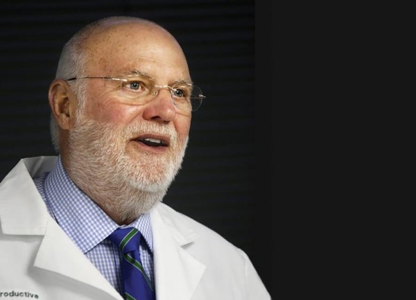 Врач годами подменял донорскую сперму своей — теперь у него больше 90 детей. История шокирующего эксперимента