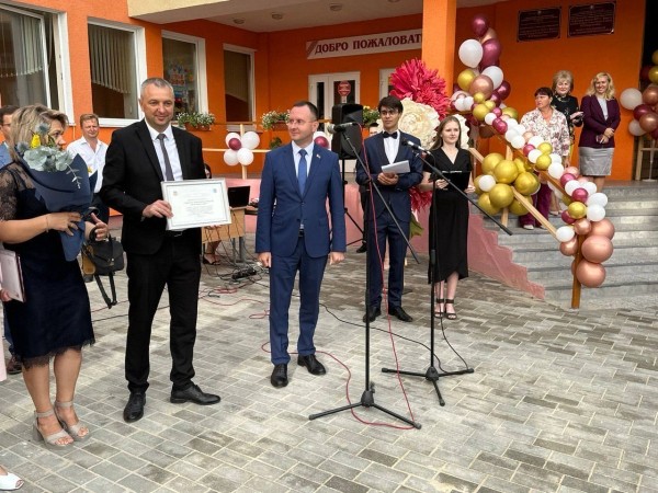 Глава Бреста принял участие в торжественной линейке в ГУО «Средняя школа №27 имени Героя Советского Союза И.П.Барсукова» Глава Бреста принял участие в торжественной линейке в ГУО «Средняя школа №27 имени Героя Советского Союза И.П.Барсукова»