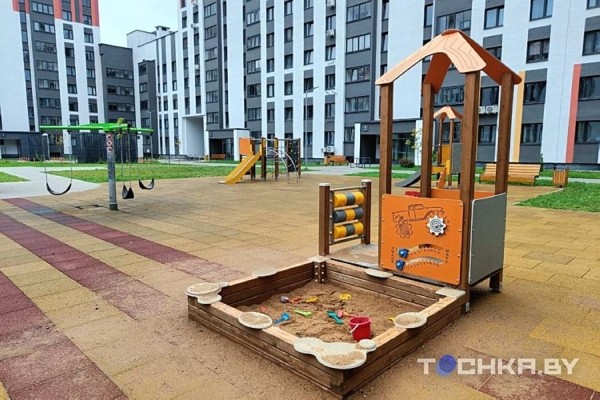 В Минске мужчина ударил ребенка на детской площадке. Видео В Минске мужчина ударил ребенка на детской площадке. Видео