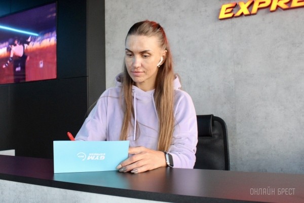«GYM Express» на Варшавском шоссе - первый круглосуточный фитнес-клуб в Бресте. Высокотехнологичные тренажеры, финская сауна, бесплатная экскурсия, неоновый интерьер