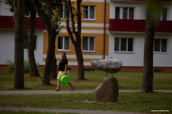 «Сосед-атомщик получил 7000 рублей». Чем живет Островец, который обогнал Минск по средней зарплате «Сосед-атомщик получил 7000 рублей». Чем живет Островец, который обогнал Минск по средней зарплате