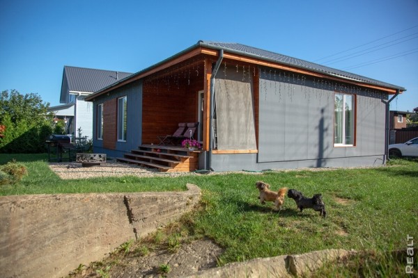 Минчане продали двушку — денег хватило на новый дом с отделкой. Смотрим, что у них получилось