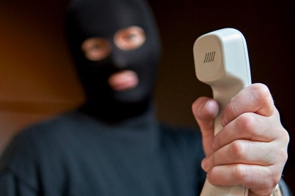 Новая схема: мошенники научились подделывать голоса родственников клиентов банков Новая схема: мошенники научились подделывать голоса родственников клиентов банков