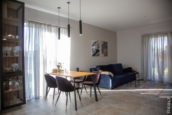 Минчане продали двушку — денег хватило на новый дом с отделкой. Смотрим, что у них получилось