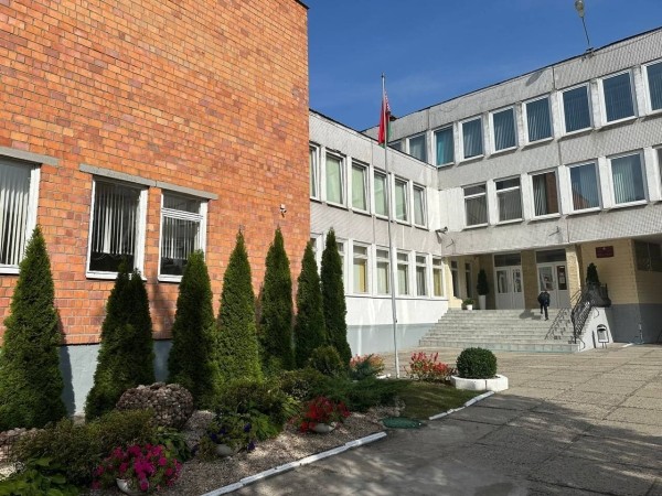 Глава Бреста побывал в школе, в которой учился сам и встретился с первой учительницей Глава Бреста побывал в школе, в которой учился сам и встретился с первой учительницей