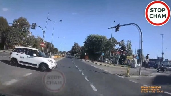 В Белостоке обсуждают лихой маневр водителя из Беларуси