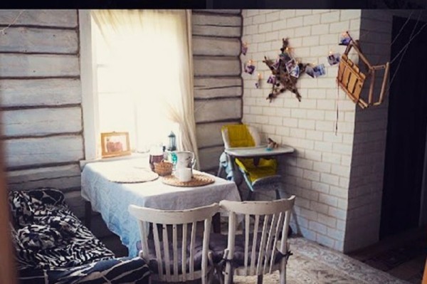 Ветхий дом стоил $500: как семья из Минска переехала в заброшенную деревню