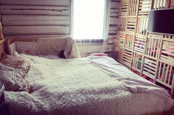 Ветхий дом стоил $500: как семья из Минска переехала в заброшенную деревню