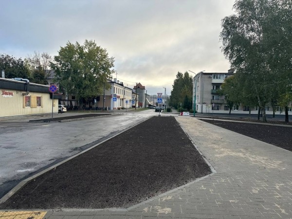 В Бресте завершают работы по обустройству новых дорожек в районе Набережной (за ЦУМом)