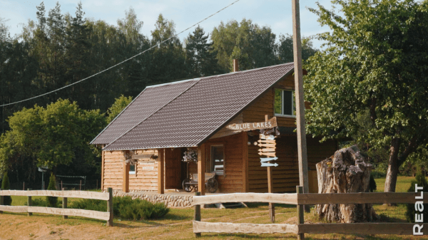 Вложили 30 тыс. долларов. История превращения 100-летнего дома в белорусской Швейцарии в родовое гнездо