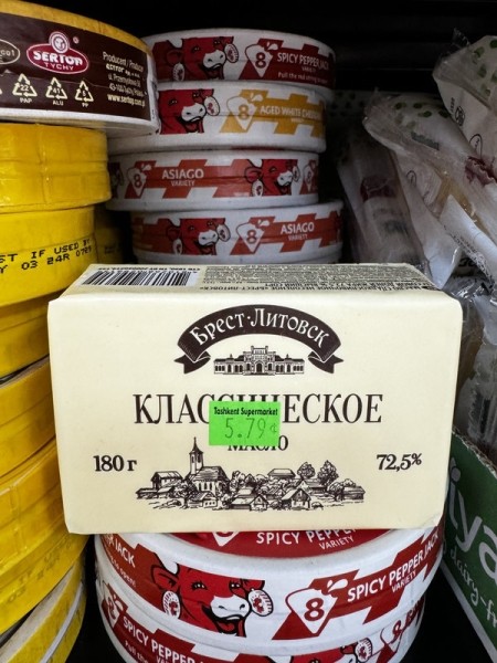 Блогер из США показал магазинные полки, уставленные белорусскими продуктами. Почем они продаются там и у нас?