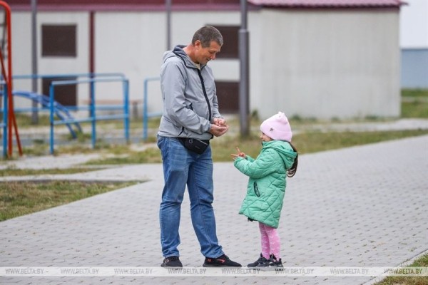 В Малорите отец в одиночку воспитывает трех дочерей и крошку-сына В Малорите отец в одиночку воспитывает трех дочерей и крошку-сына