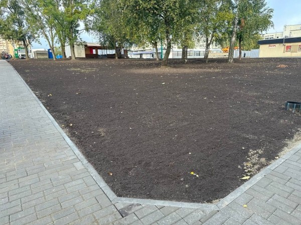 В Бресте завершают работы по обустройству новых дорожек в районе Набережной (за ЦУМом)