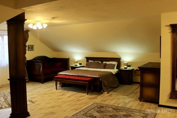 Запланируйте семейный отдых на антуражной вилле с бассейном и рестораном недалеко от Бреста. Аренда номеров, празднование торжеств в Villa Boutique Hotel