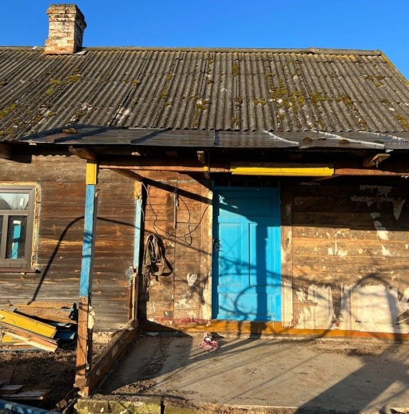 Девушка уехала из столицы в деревню в Березовском районе и нашла себе там дело — ремонтирует дом прадеда. И вот что у нее получилось