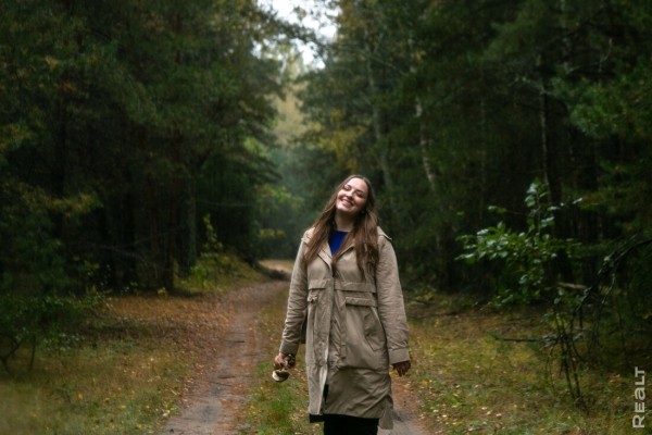 Девушка уехала из столицы в деревню в Березовском районе и нашла себе там дело — ремонтирует дом прадеда. И вот что у нее получилось