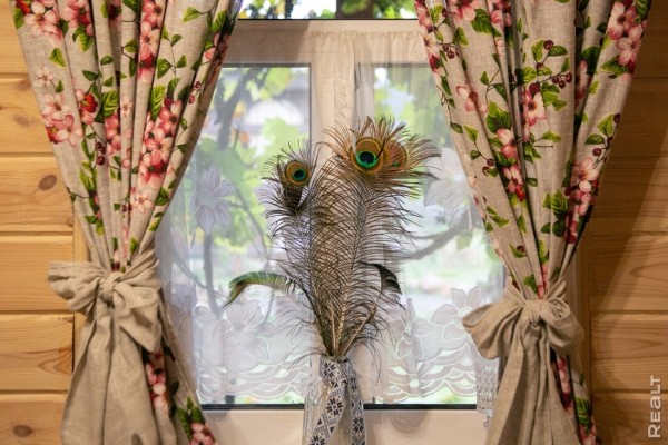 Девушка уехала из столицы в деревню в Березовском районе и нашла себе там дело — ремонтирует дом прадеда. И вот что у нее получилось