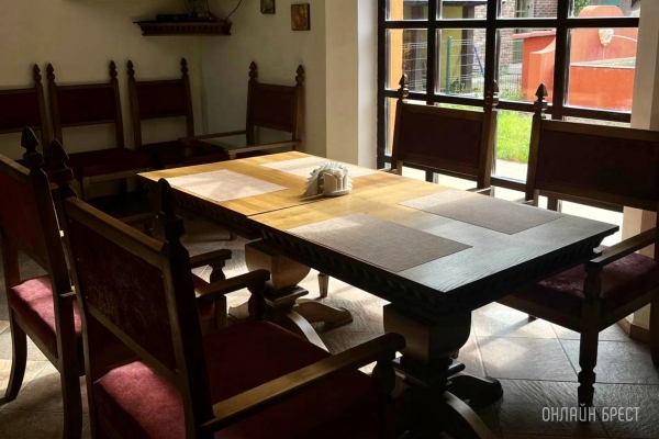 Запланируйте семейный отдых на антуражной вилле с бассейном и рестораном недалеко от Бреста. Аренда номеров, празднование торжеств в Villa Boutique Hotel