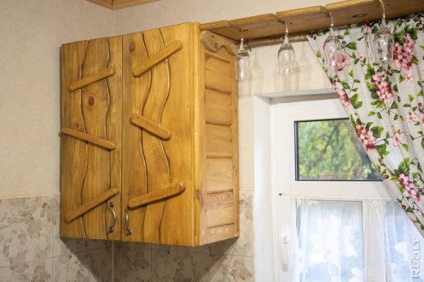 Девушка уехала из столицы в деревню в Березовском районе и нашла себе там дело — ремонтирует дом прадеда. И вот что у нее получилось