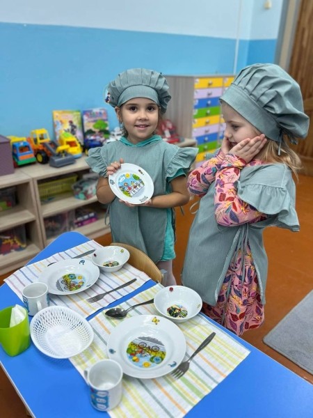 В детских садах Бреста появилась посуда на тему правил дорожного движения В детских садах Бреста появилась посуда на тему правил дорожного движения