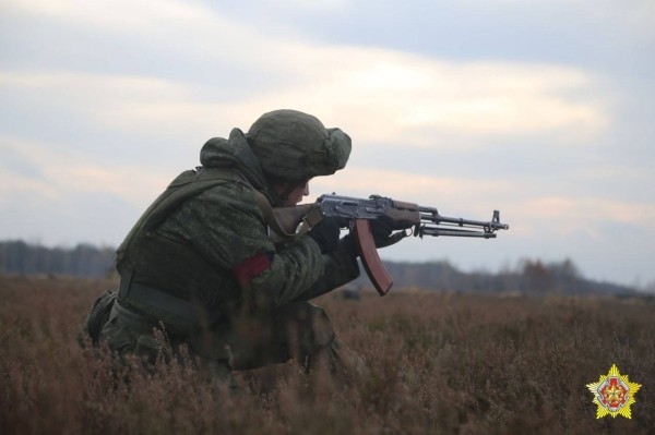 На Брестском полигоне с подразделениями 38-й отдельной гвардейской десантно-штурмовой бригады прошло батальонное тактическое учение с боевой стрельбой На Брестском полигоне с подразделениями 38-й отдельной гвардейской десантно-штурмовой бригады прошло батальонное тактическое учение с боевой стрельбой