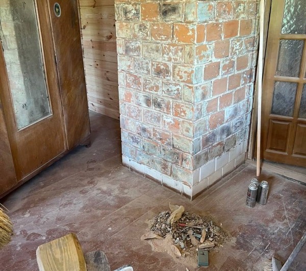 Девушка уехала из столицы в деревню в Березовском районе и нашла себе там дело — ремонтирует дом прадеда. И вот что у нее получилось