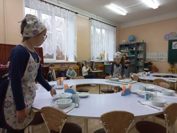 В детских садах Бреста появилась посуда на тему правил дорожного движения В детских садах Бреста появилась посуда на тему правил дорожного движения