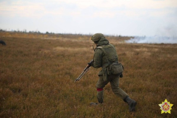 На Брестском полигоне с подразделениями 38-й отдельной гвардейской десантно-штурмовой бригады прошло батальонное тактическое учение с боевой стрельбой На Брестском полигоне с подразделениями 38-й отдельной гвардейской десантно-штурмовой бригады прошло батальонное тактическое учение с боевой стрельбой