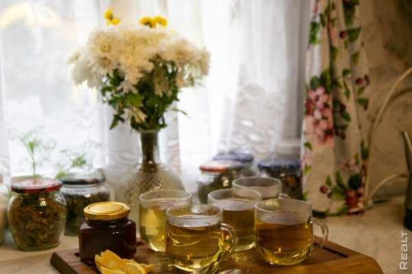 Девушка уехала из столицы в деревню в Березовском районе и нашла себе там дело — ремонтирует дом прадеда. И вот что у нее получилось