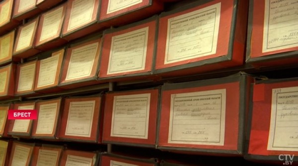 Как реставраторы восстанавливают даже самые старые и повреждённые документы? Смотрите репортаж их Бреста