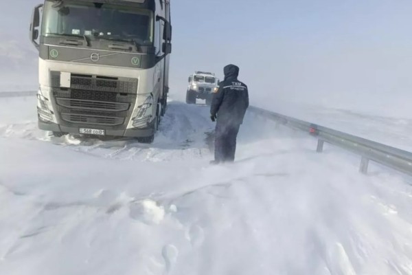 Из снежного заноса в Казахстане спасли 15 граждан Беларуси